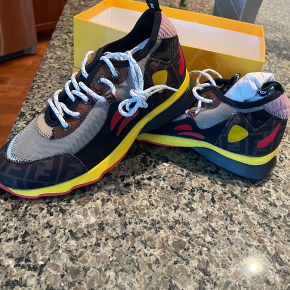 Fendi Sneaker - Picture 1 of 2